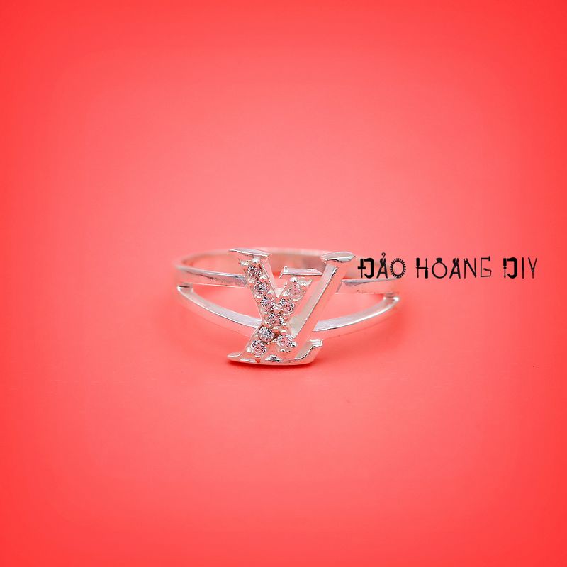 Nhẫn nữ LV tròn trạm logo mẫu mới đẹp 800k LienFashionvn HỆ THỐNG lien fashion #24 Nhẫn nữ LV tròn trạm logo mẫu mới đẹp 800k LienFashionvn HỆ THỐNG lien fashion